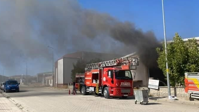 Pano fabrikasındaki yangın korkuttu