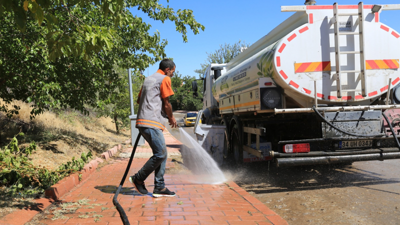 Elazığ Belediyesi, Abdullahpaşa Mahallesi’nde Kapsamlı Temizlik Çalışması Yaptı