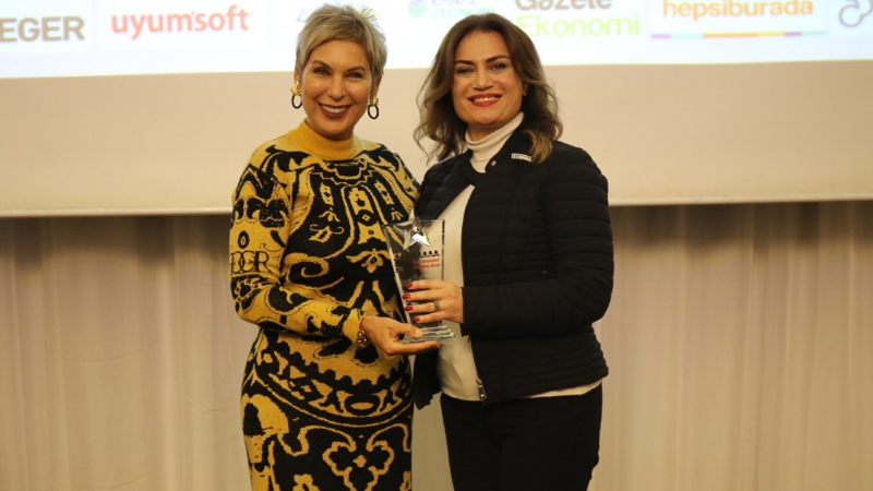 Oya Sertdemir Düşmez’e “Anadolu'ya Değer Katan Kadın Girişimci Ödülü”