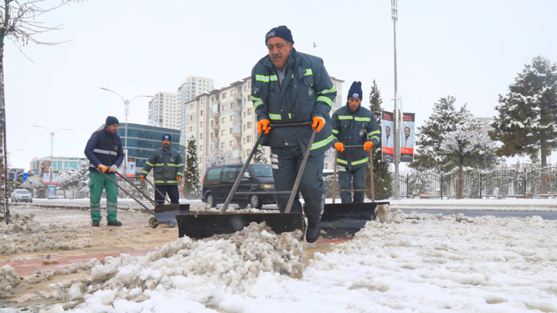Elazığ Belediyesi Karla Mücadele Çalışmalarına Devam Ediyor