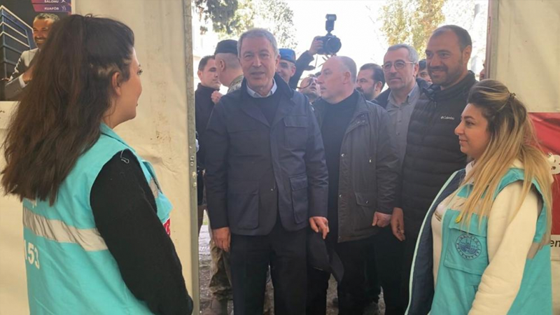 Bakan Akar, Elazığ Belediyesi Psikososyal Destek Çadırını Ziyaret Etti