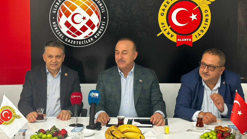 Bakan Çavuşoğlu’ndan KGK’ya “Kamu Diplomasisi” teşekkürü