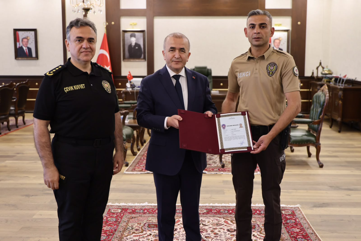 Okuldaki Facianın Önüne Geçen Bekçi Ödüllendirildi