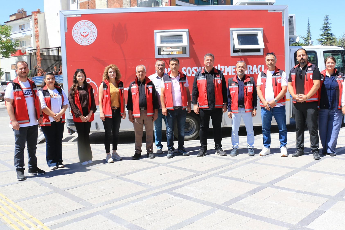 Mobil Sosyal Hizmet Merkezi Elazığ'da Vatandaşlarla Buluşuyor