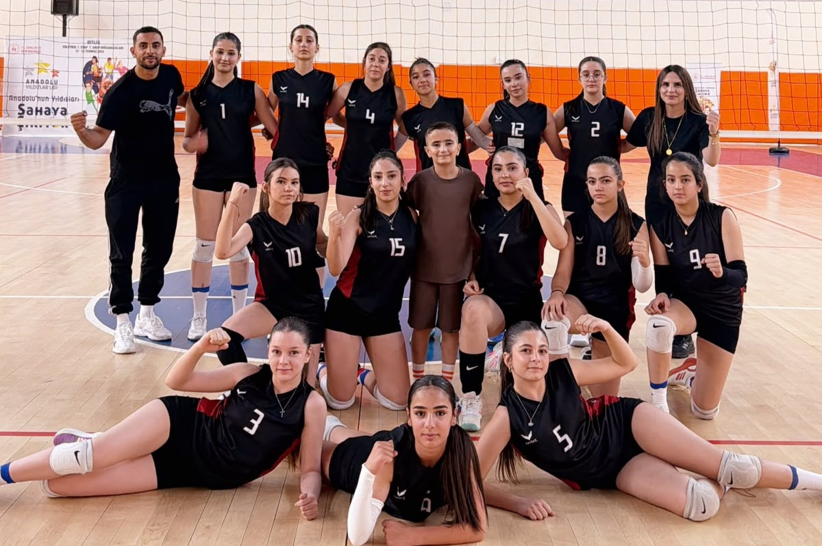 ELAZIĞ KIZ VOLEYBOL TAKIMI YARI FİNALDE