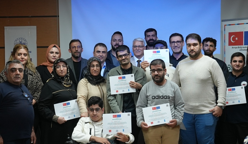 Elazığ’da Gençlere Dijital Eğitim Sertifikası